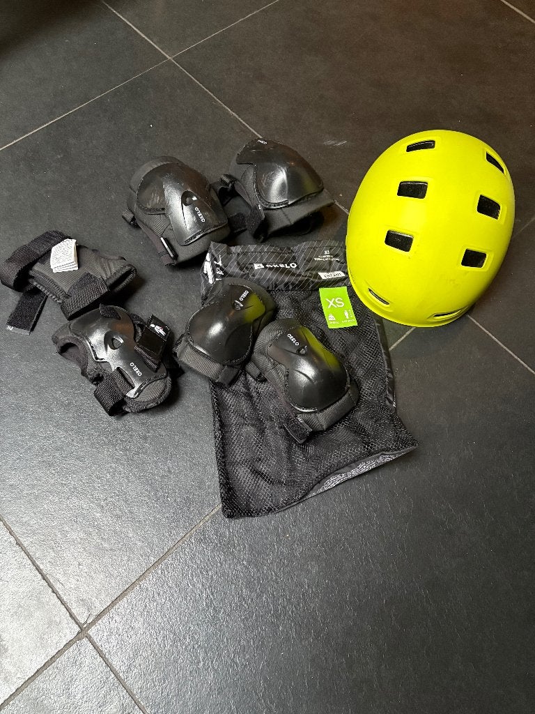 Oxelo inline skates set met bescherming., Kinderen, Zo goed als nieuw, Inline skates 4 wielen, Ophalen