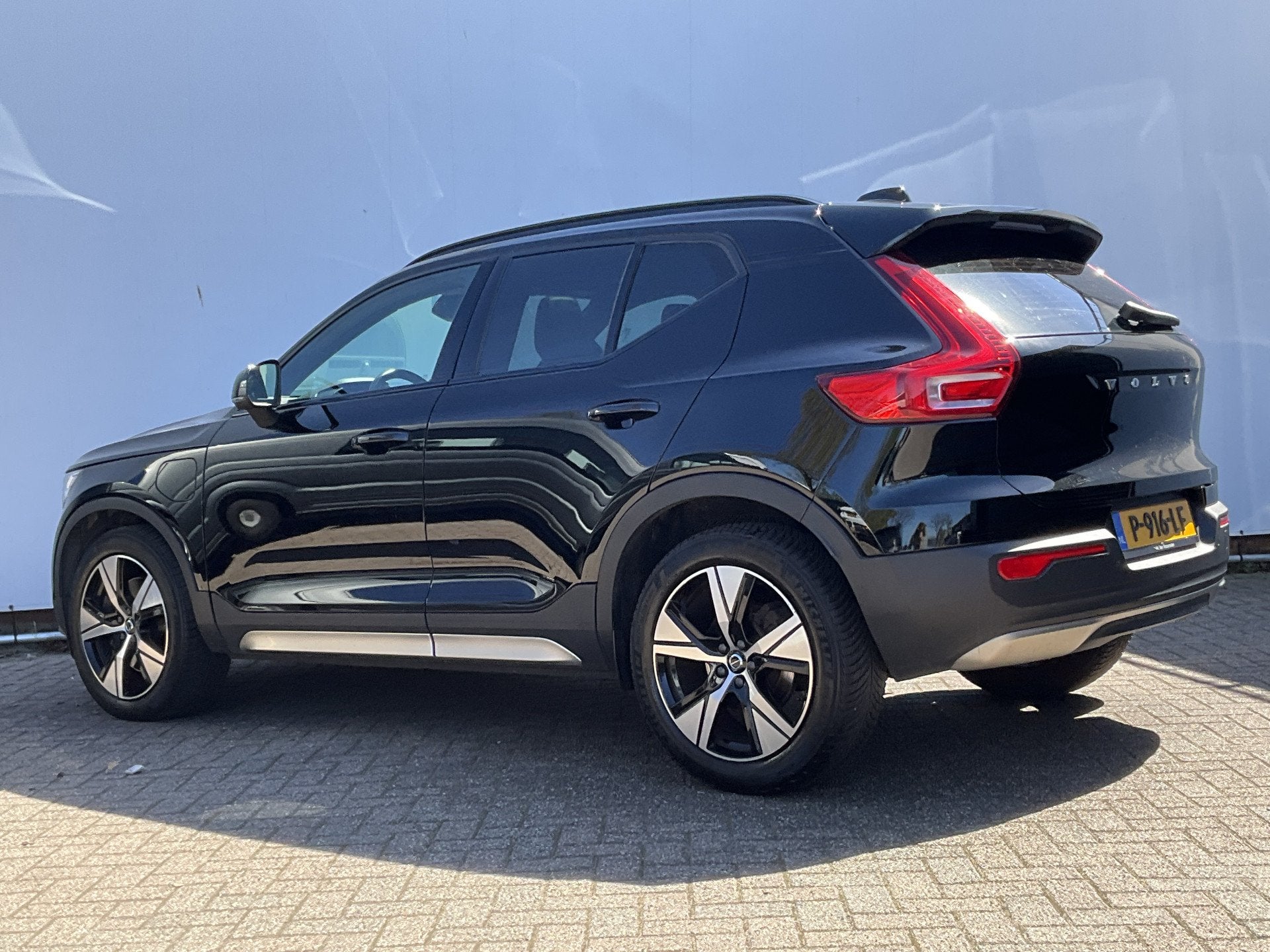 Volvo XC40 1.5 T4 Recharge R-Design Pano Leer H/K Camera Sto, Euro 6, Zwart, Bedrijf, Hybride Elektrisch/Benzine