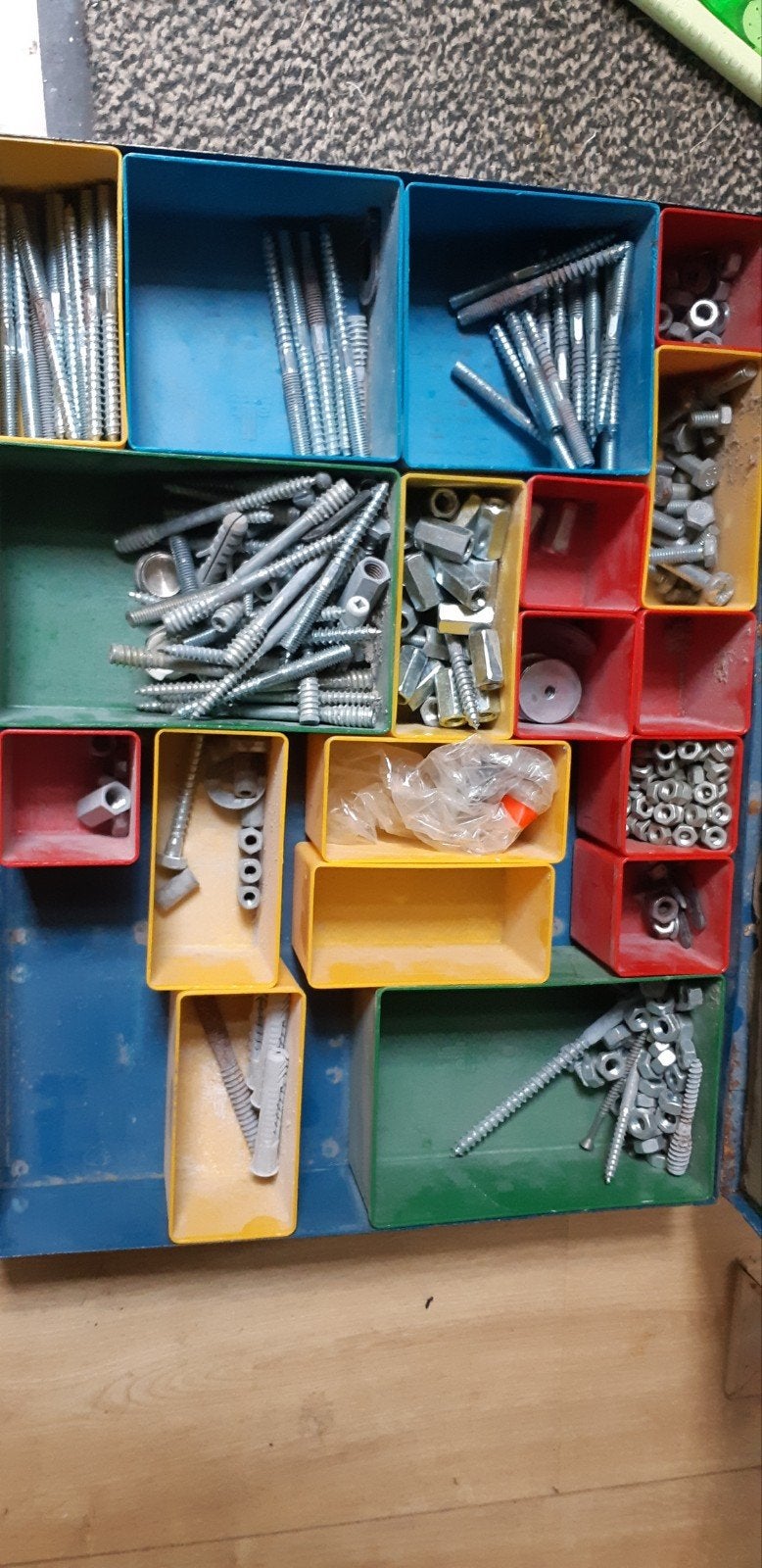 Gereedschap schroeven enzo, Ophalen, Metaal, Cd's