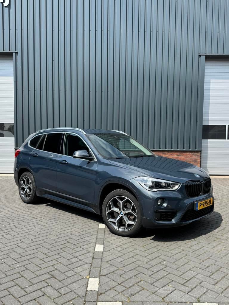 Mooie BMW X1 Sdrive20i | Trekhaak | Camera | Alarm | HeadUp, Auto's, 1998 cc, 1800 kg, Zwart, Particulier