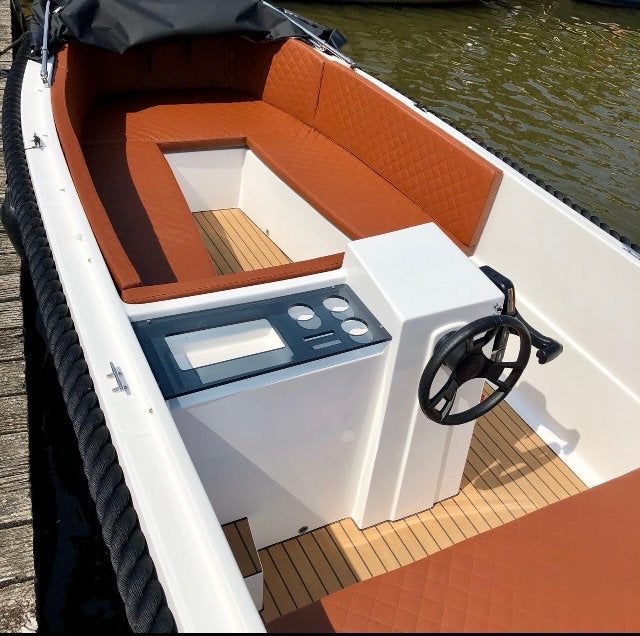Namare 4.85 Tender met Tohatsu 9.8 motor + trailer