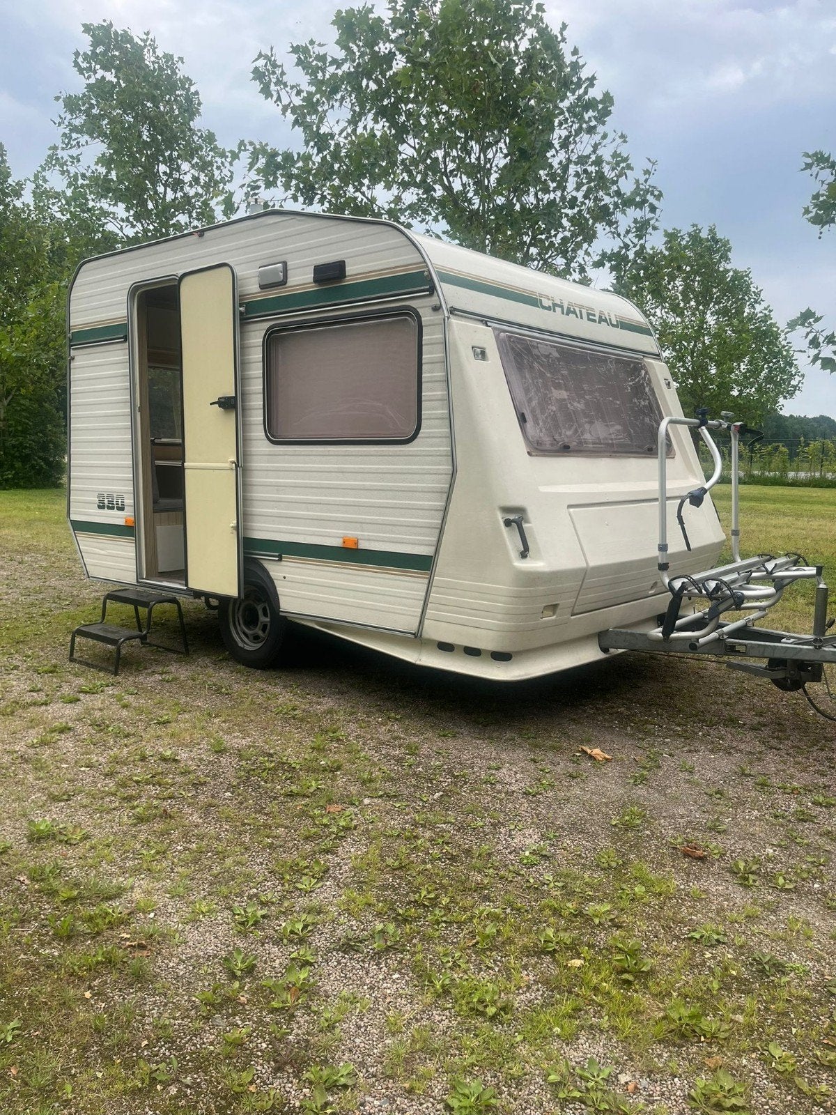 Mooie Chateau La Car 330 Nieuwe Banden Lichtgewicht Topstaat, Caravans en Kamperen, Caravans, Chateau, Treinzit, Particulier, Tot en met 4