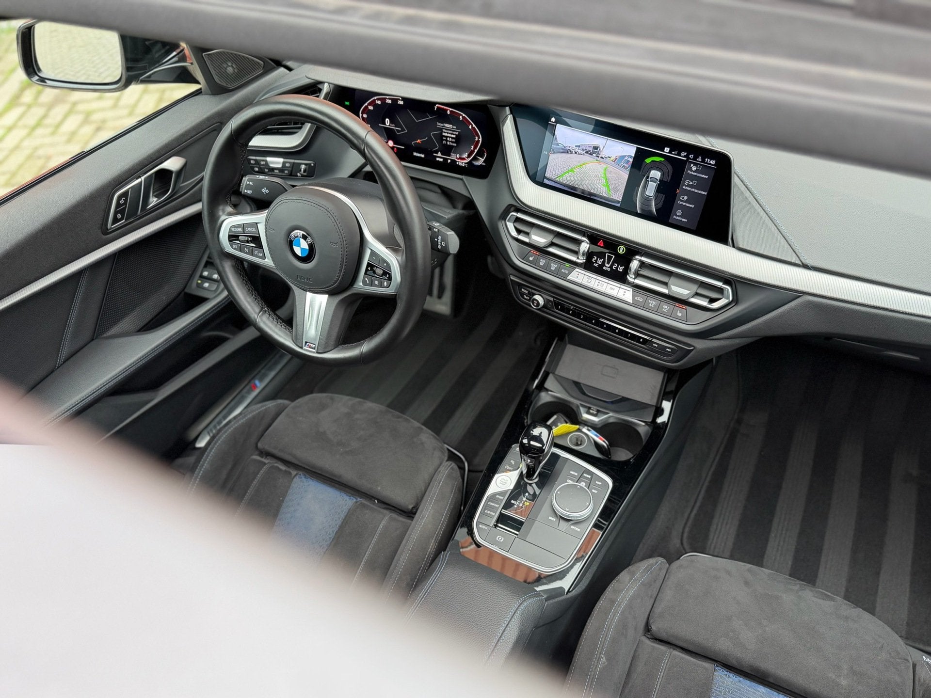 BMW 1-serie 118i Introduction Edition M-Sport Pano Camera 19, Auto's, 136 pk, Gebruikt, Alcantara, Zwart