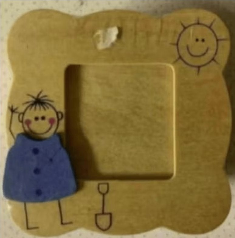 Houten spaarpot, spaarpotje fotolijst, nieuw; jongetje schep, Ophalen of Verzenden, Nieuw, Hout, Overige thema's