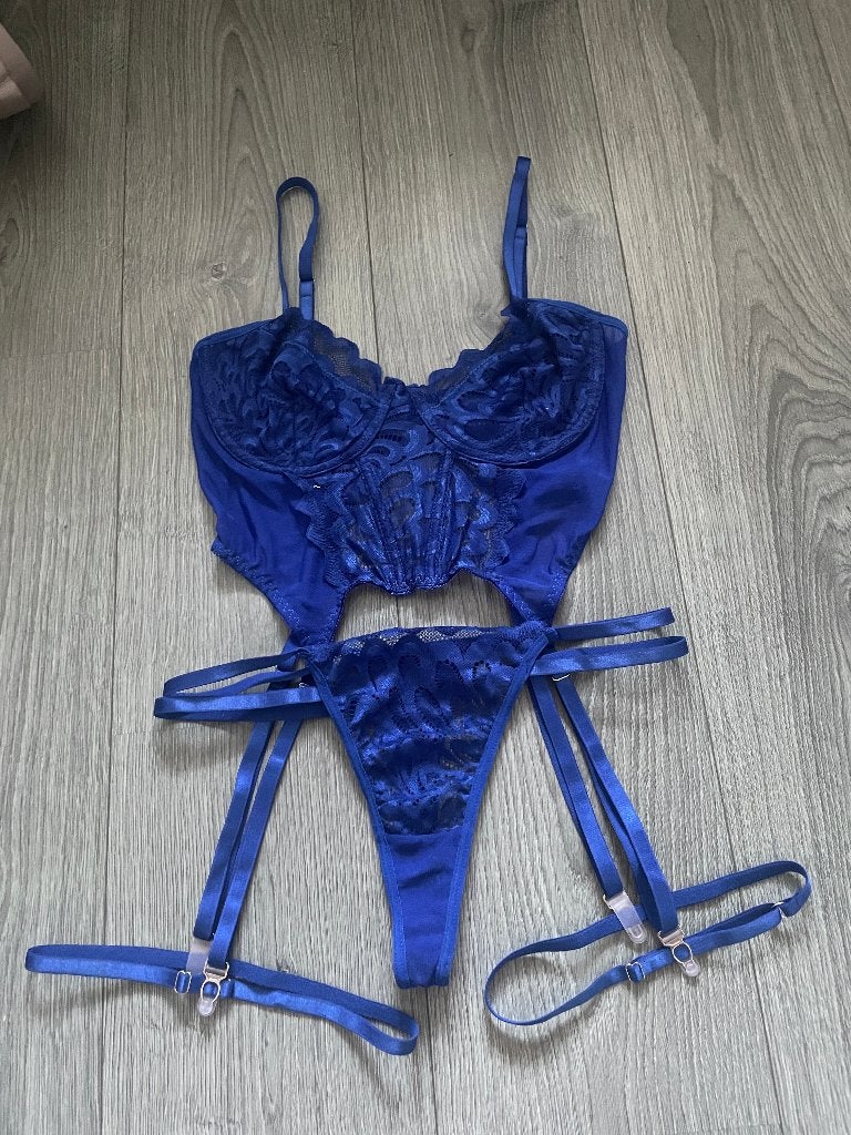 blauwe lingerie set korset bh string en jarretels mt M, Boetiek, Ophalen of Verzenden, Blauw, BH
