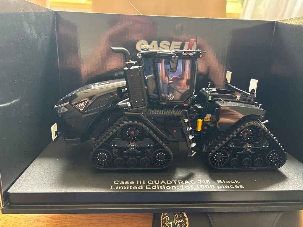 Case IH QUADTRAC 715 - Zwart - Limited Edition, Hobby en Vrije tijd, Modelbouw | Auto's en Voertuigen, Zo goed als nieuw, Overige typen