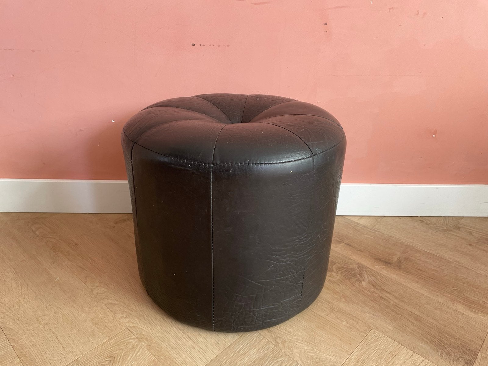 Vintage Poef - Bruin Leer - 40cm Diameter, Minder dan 50 cm, Gebruikt, Rond, Leer