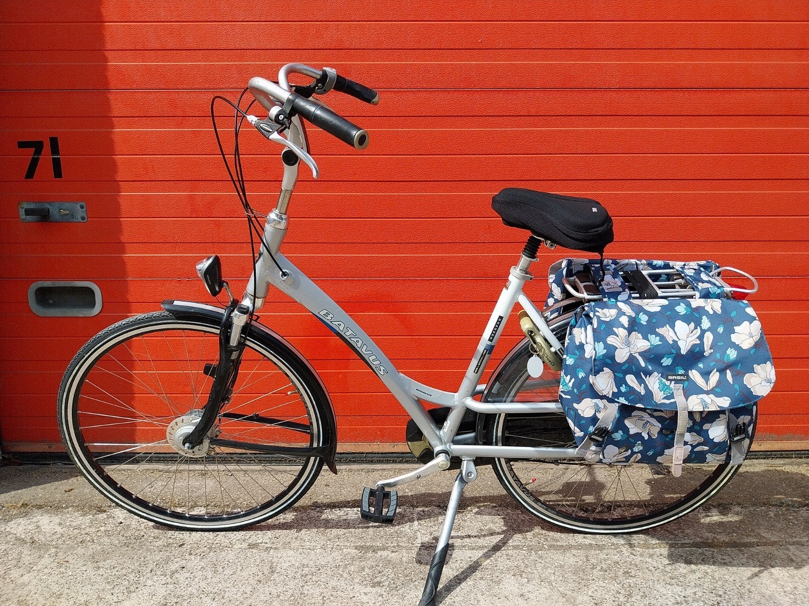 Zilverkleurige Batavus Mambo Damesfiets +Fietstassen, Fietsen en Brommers, Fietsen | Dames | Damesfietsen, Ophalen, Batavus, Versnellingen