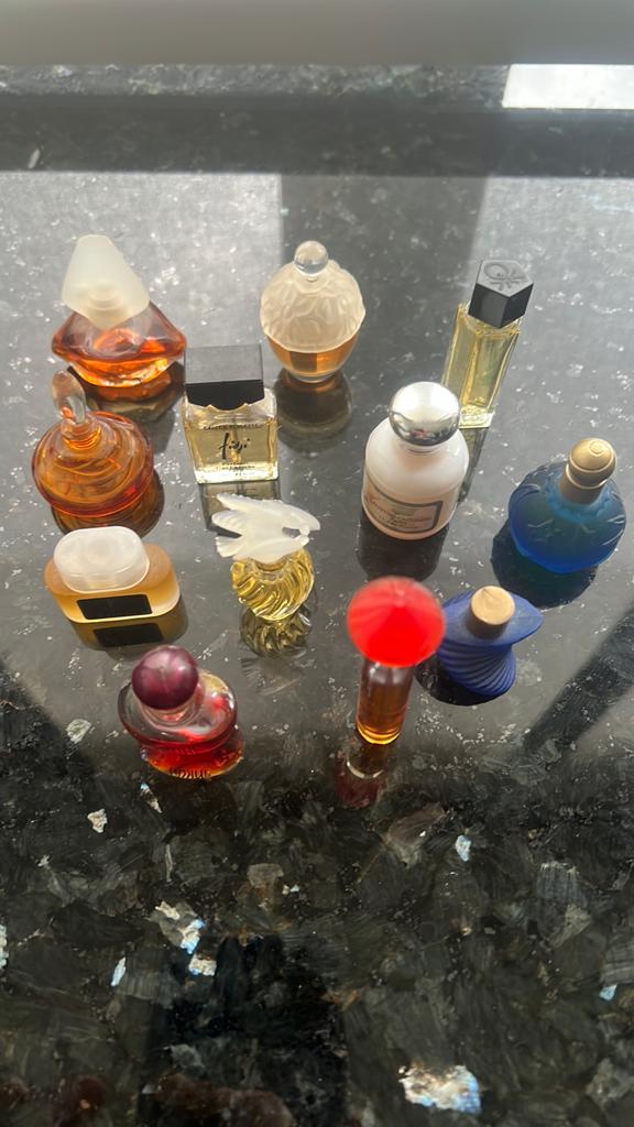 12 originele parfums miniaturen, Verzamelen, Parfumverzamelingen, Ophalen of Verzenden, Zo goed als nieuw, Miniatuur