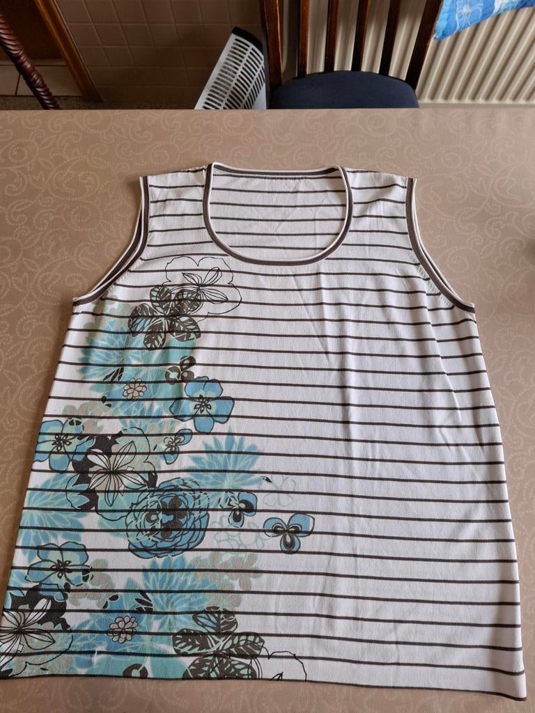 Top maat 48-50 wit groen, Kleding | Dames, Tops, Wit, Maat 46/48 (XL) of groter, Ophalen of Verzenden, Zo goed als nieuw