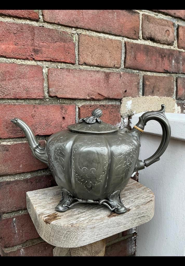 Oude tinnen theepot met gravering. Pompoenpot of meloenpot, Antiek en Kunst, Ophalen of Verzenden