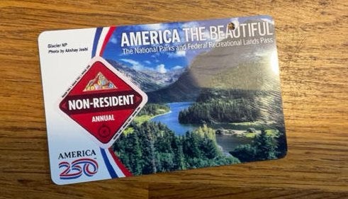 America the beatifull | The national park pas, Drie personen of meer