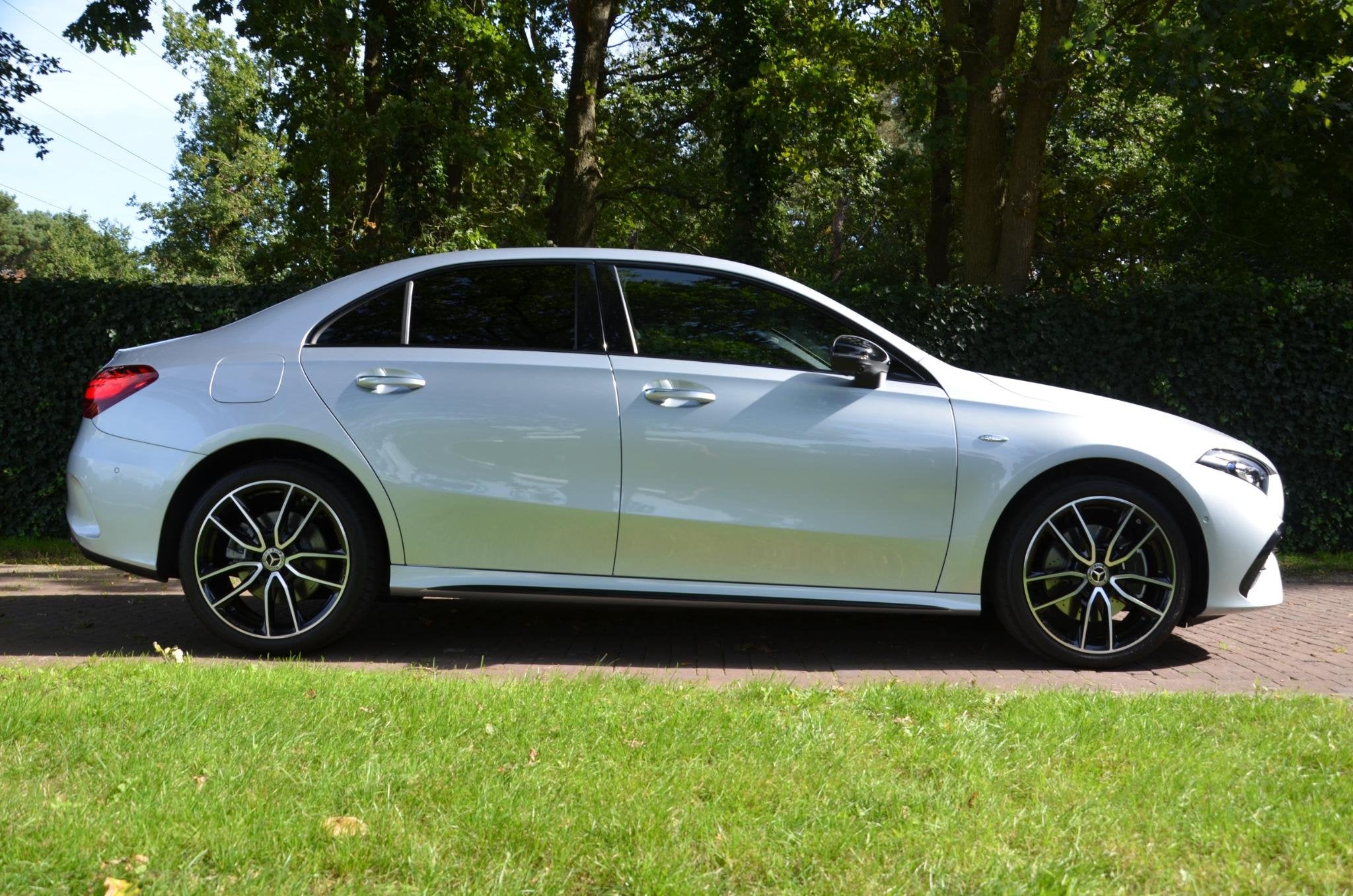 Mercedes-Benz A-klasse 250 e Business Solution AMG Automaat/, Auto's, Euro 6, 4 cilinders, Bedrijf, Hybride Elektrisch/Benzine