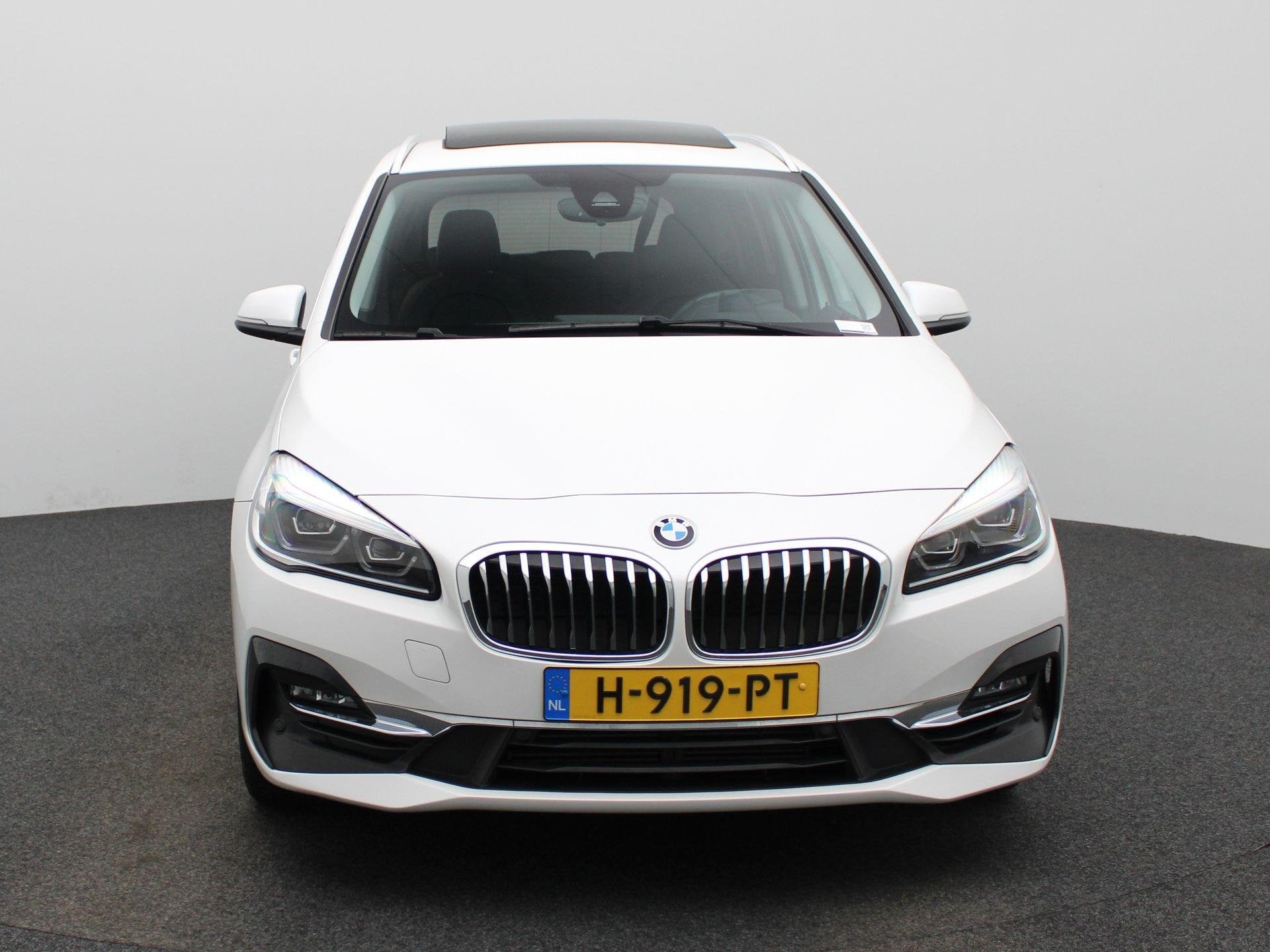 BMW 2-serie Gran Tourer 218i 7p. High Executive Edition | PA, Auto's, 12 maanden, Gebruikt, 7 stoelen, Wit