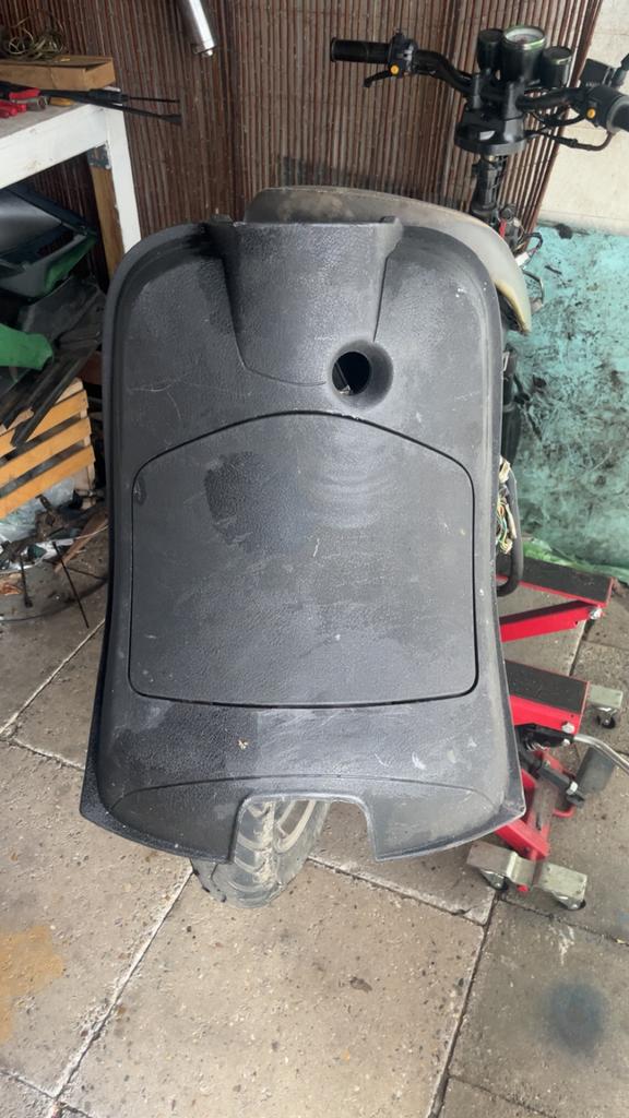 Beenschild Vespa, Ophalen