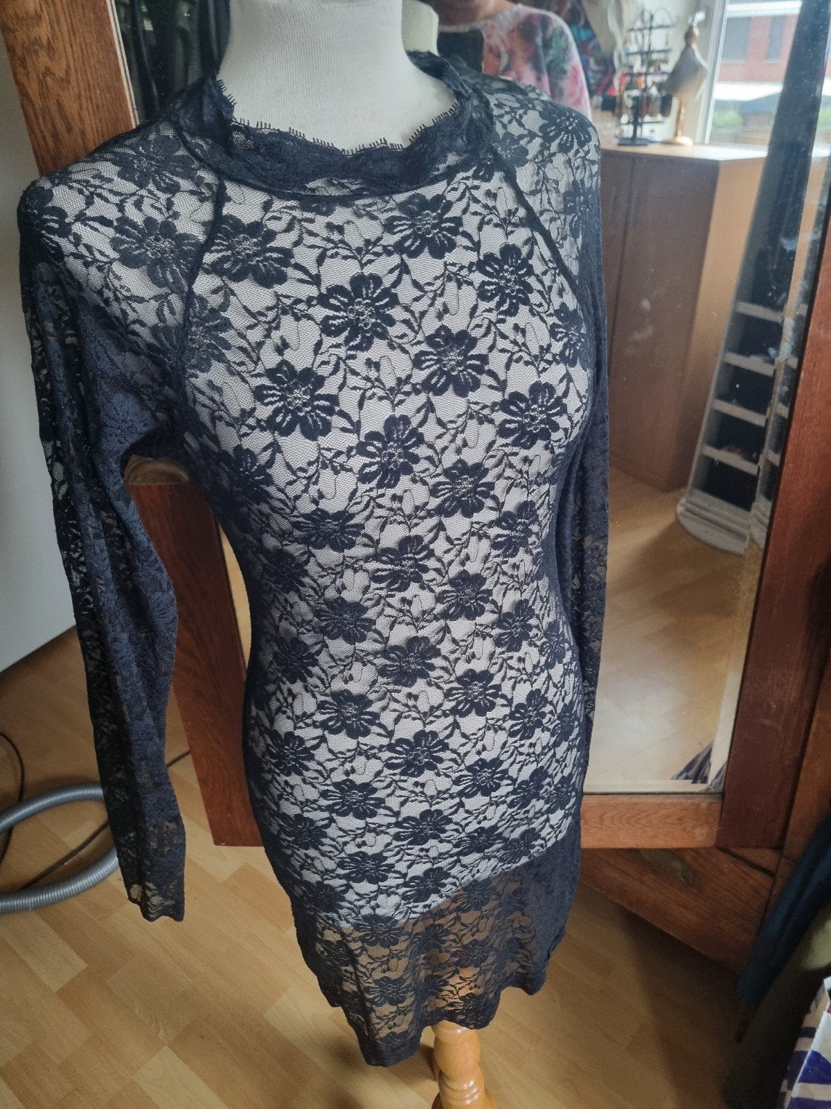 Zwart kanten jurkje met open rug, Kleding | Dames, Zwart, Ophalen of Verzenden, Knielengte, Maat 36 (S)