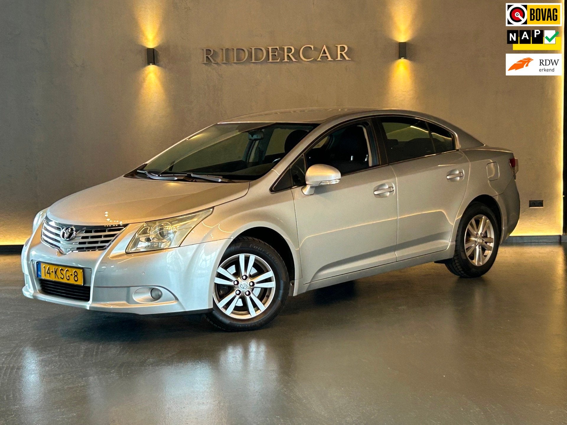 Toyota Avensis 1.8 VVTi Dynamic|AUTOMAAT|NAP|CRUISE|PARK SEN, 4 cilinders, Origineel Nederlands, 1600 kg, Sedan