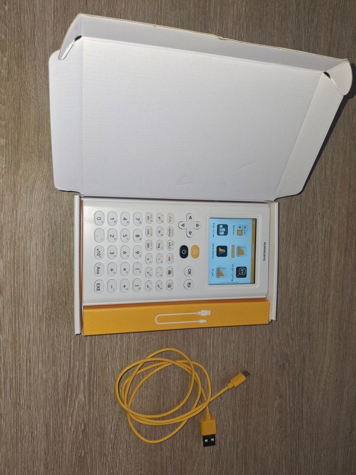 Numworks grafische rekenmachine met USB oplader., Ophalen of Verzenden, Grafische rekenmachine, Zo goed als nieuw