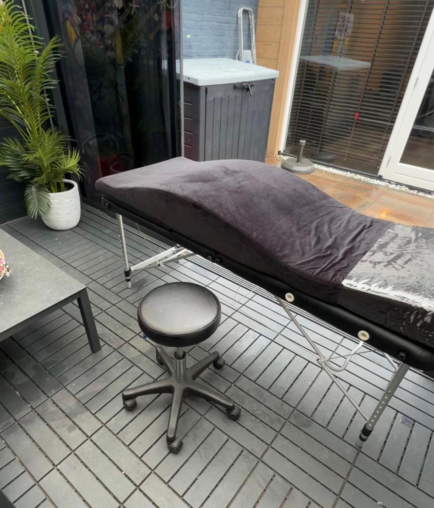 Behandeld bed / massagetafel incl foammatras en tabouret, Sport en Fitness, Ophalen, Massagetafel