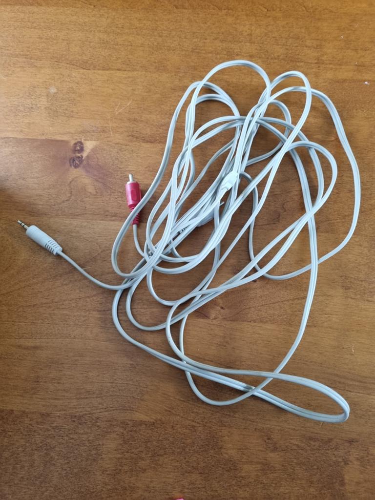 Audio kabel 3.5mm jack naar RCA (tulp), Ophalen of Verzenden, Gebruikt, 2 tot 5 meter, Overige kabels