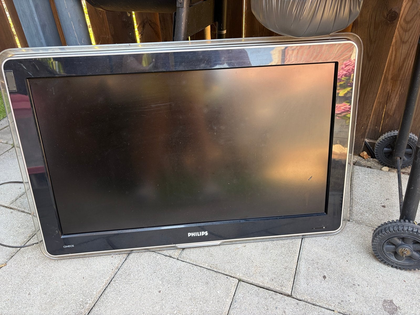 Philips Cineos LCD TV met opvallend design en led omlijsting, Ophalen of Verzenden, Gebruikt, LCD, Philips
