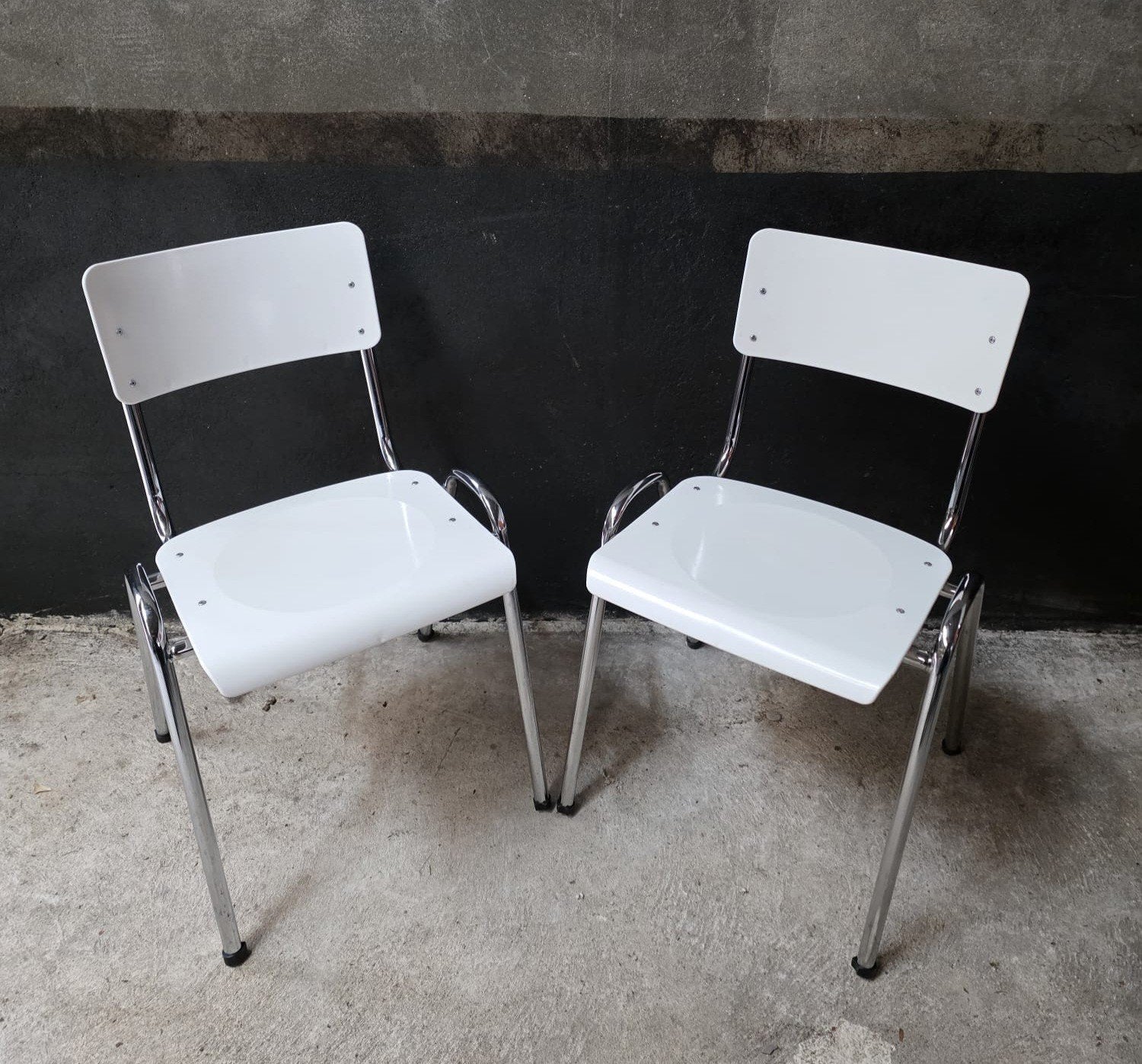 138 x schoolstoelen wit kantine stoelen vergaderstoelen, Kunststof, Wit, Ophalen of Verzenden, Zo goed als nieuw