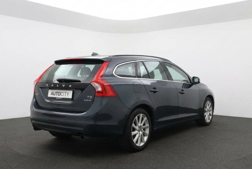 Volvo V60 T3 Polar+ Automaat | Adaptive Cruise | Bi-Xenon |, Auto's, Euro 5, 15 km/l, Gebruikt, 1532 kg