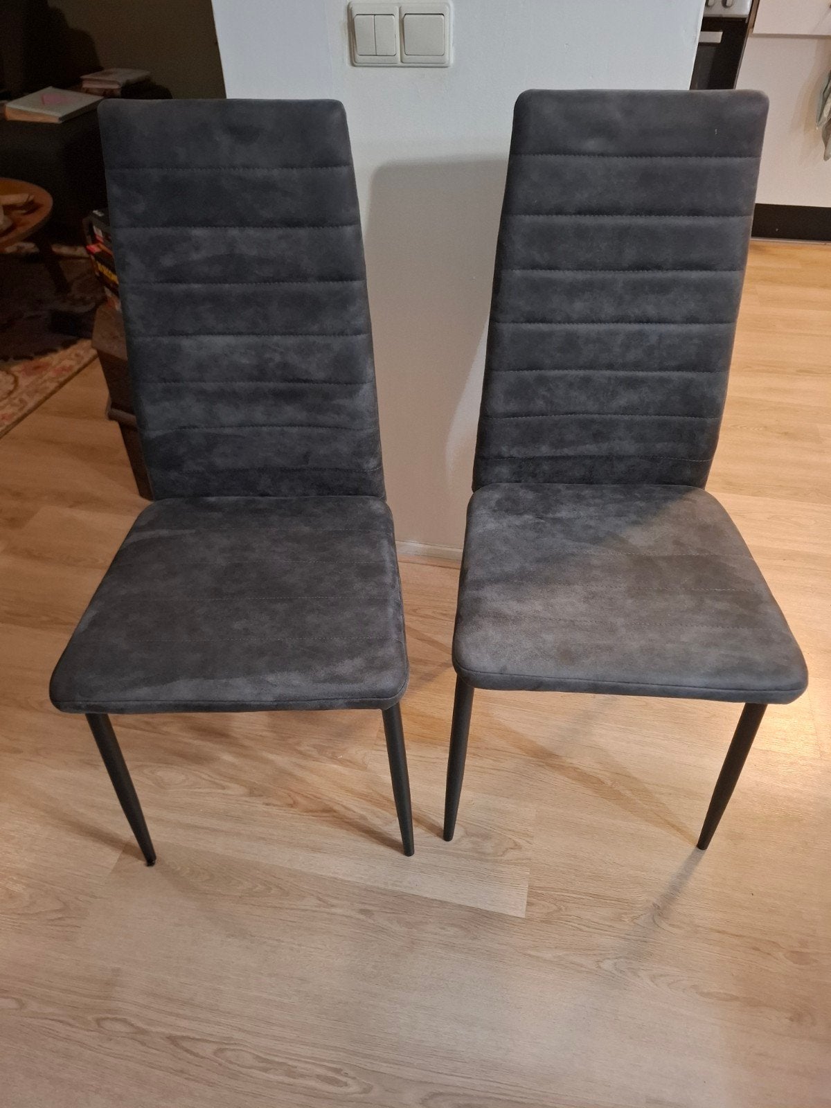 GRATIS twee donkergrijze eetkamerstoelen, Huis en Inrichting, Ophalen, Gebruikt, Twee, Metaal