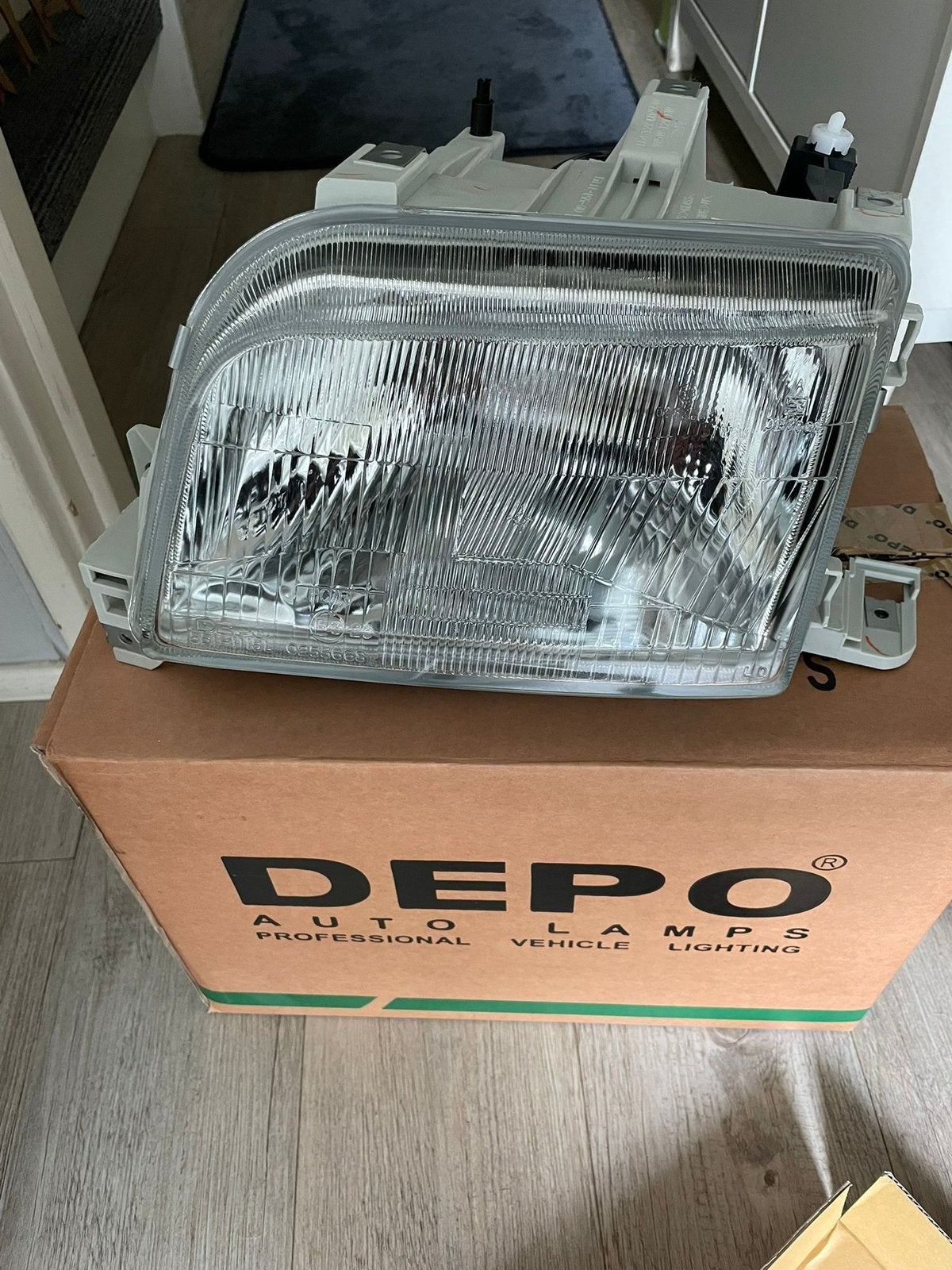 Nieuwe linker h4 koplamp renault clio 1990/96, Auto-onderdelen, Dashboard en Schakelaars, Ophalen of Verzenden, Nieuw, Renault