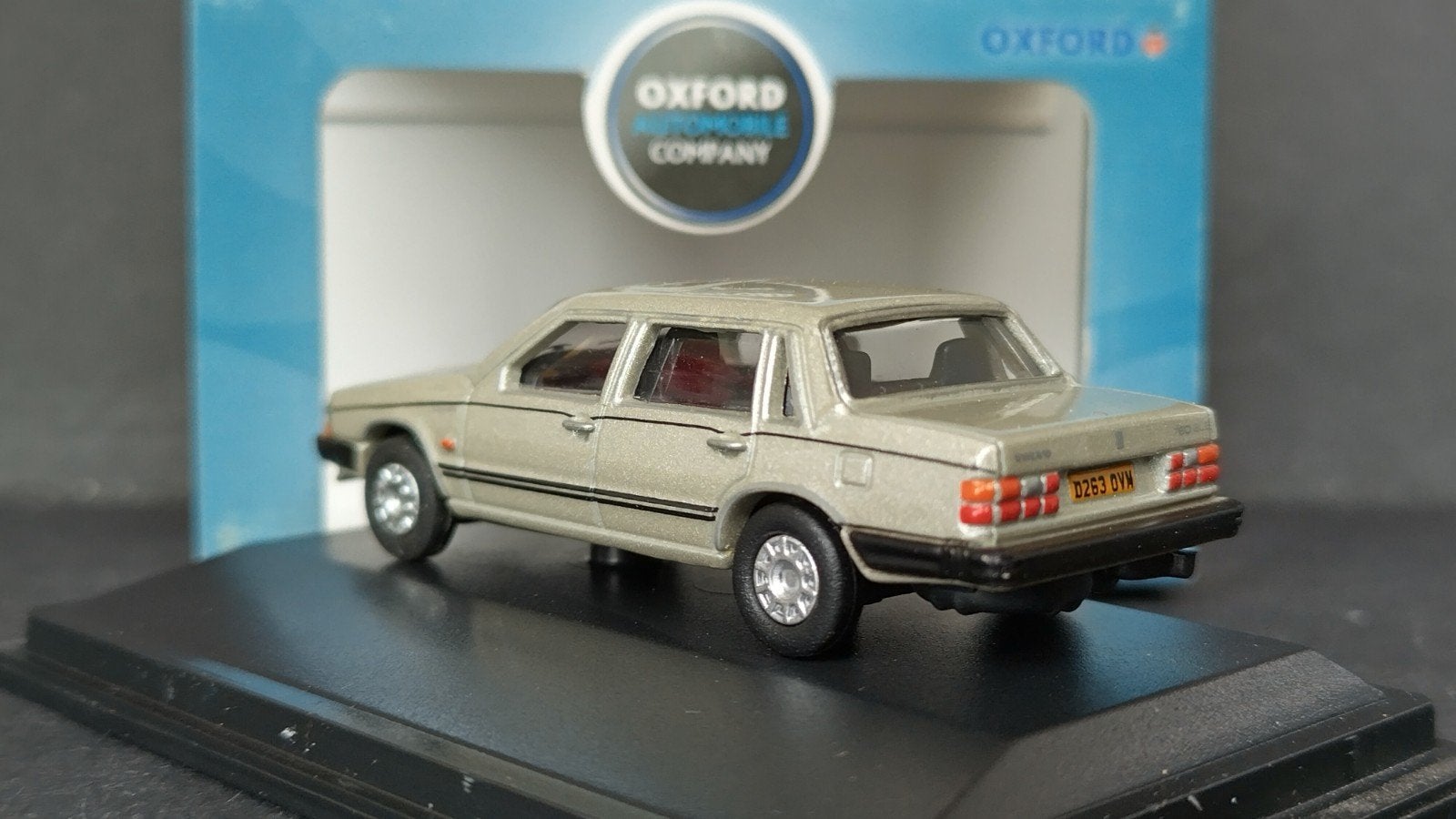 Volvo 760 Gold Metallic 1:76 Oxford Diecast Pol, Hobby en Vrije tijd, Auto, Verzenden, ., Nieuw