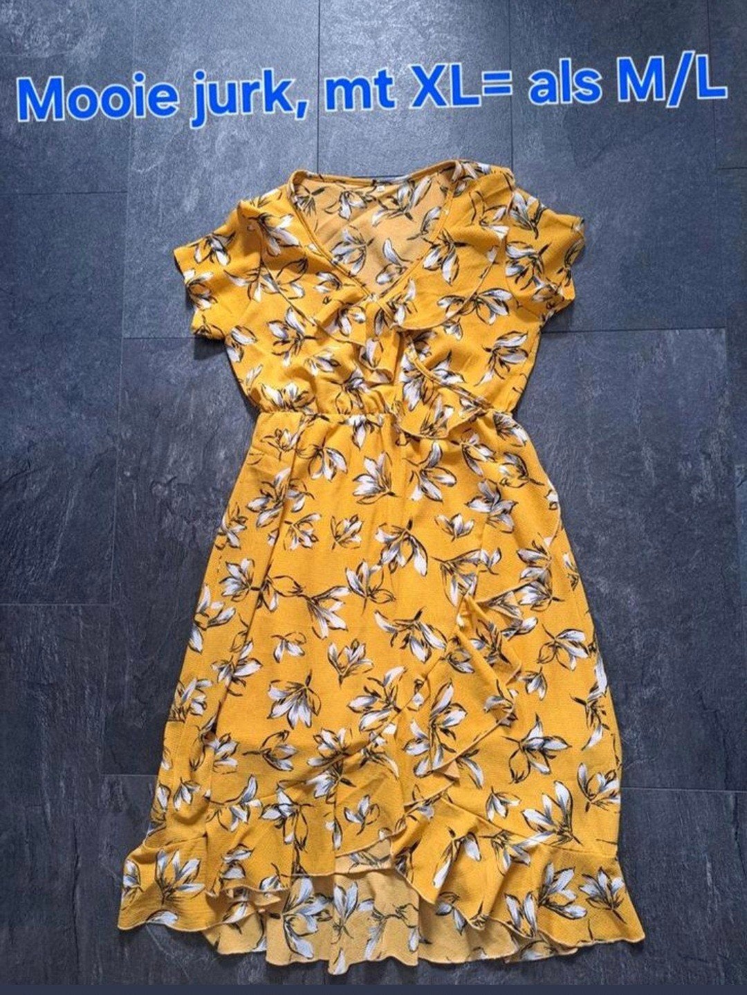 Zomerse jurk M/L met volant, als nieuw, Kleding | Dames, Ophalen of Verzenden, Zo goed als nieuw, Maat 38/40 (M), Knielengte