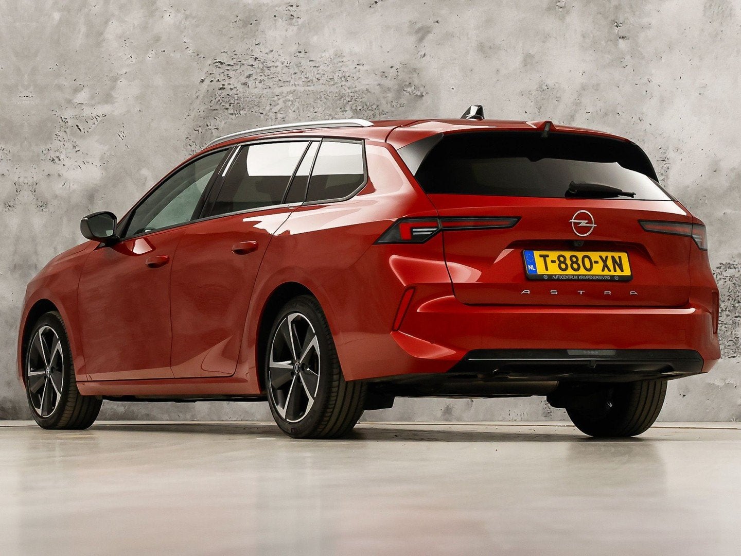 Foto 3 van Opel Astra Sports Tourer 1.2 Business Elegance (APPLE CARPLA