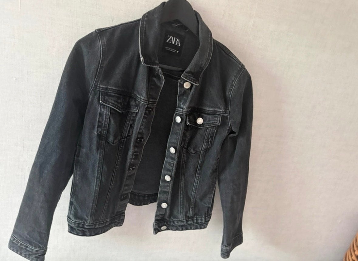 Zara spijkerjasje XS grijs/zwart denim, Ophalen of Verzenden, Gedragen, Maat 34 (XS) of kleiner, Grijs