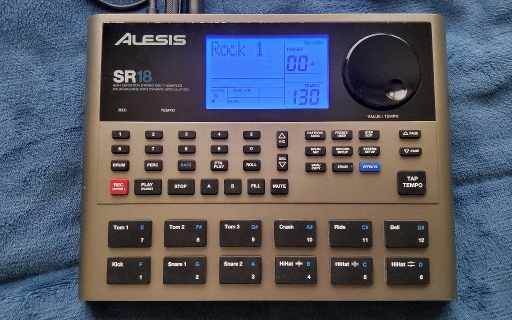 Alesis SR18 drumcomputer - Zeer goede staat, Ophalen of Verzenden, Gebruikt, Overige merken