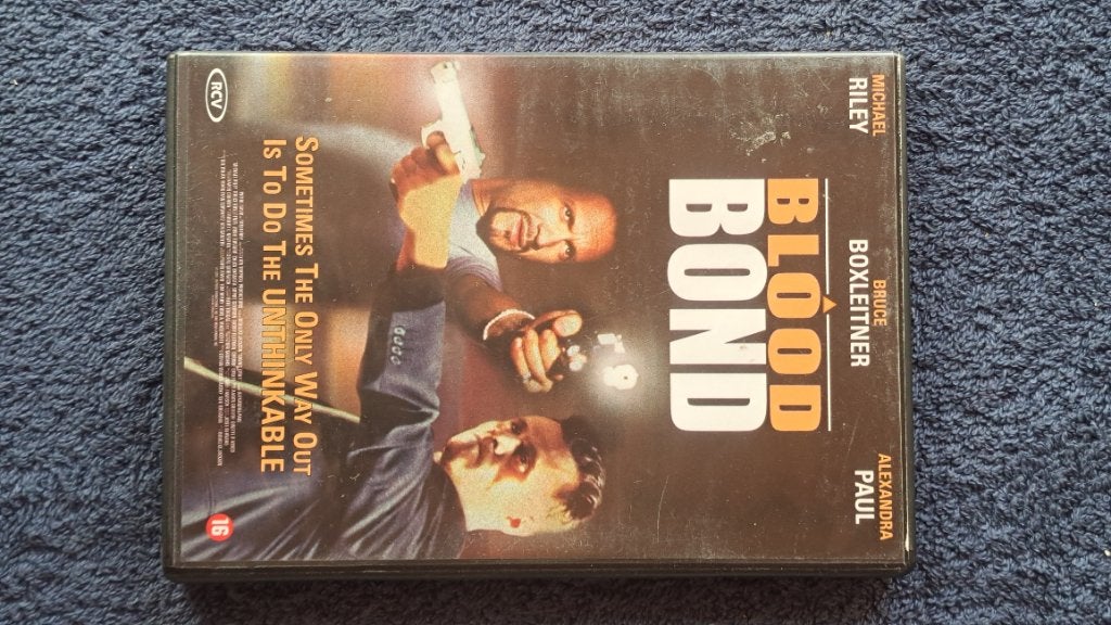 Blood Bond, Vanaf 16 jaar, Ophalen of Verzenden, Zo goed als nieuw, Actiethriller