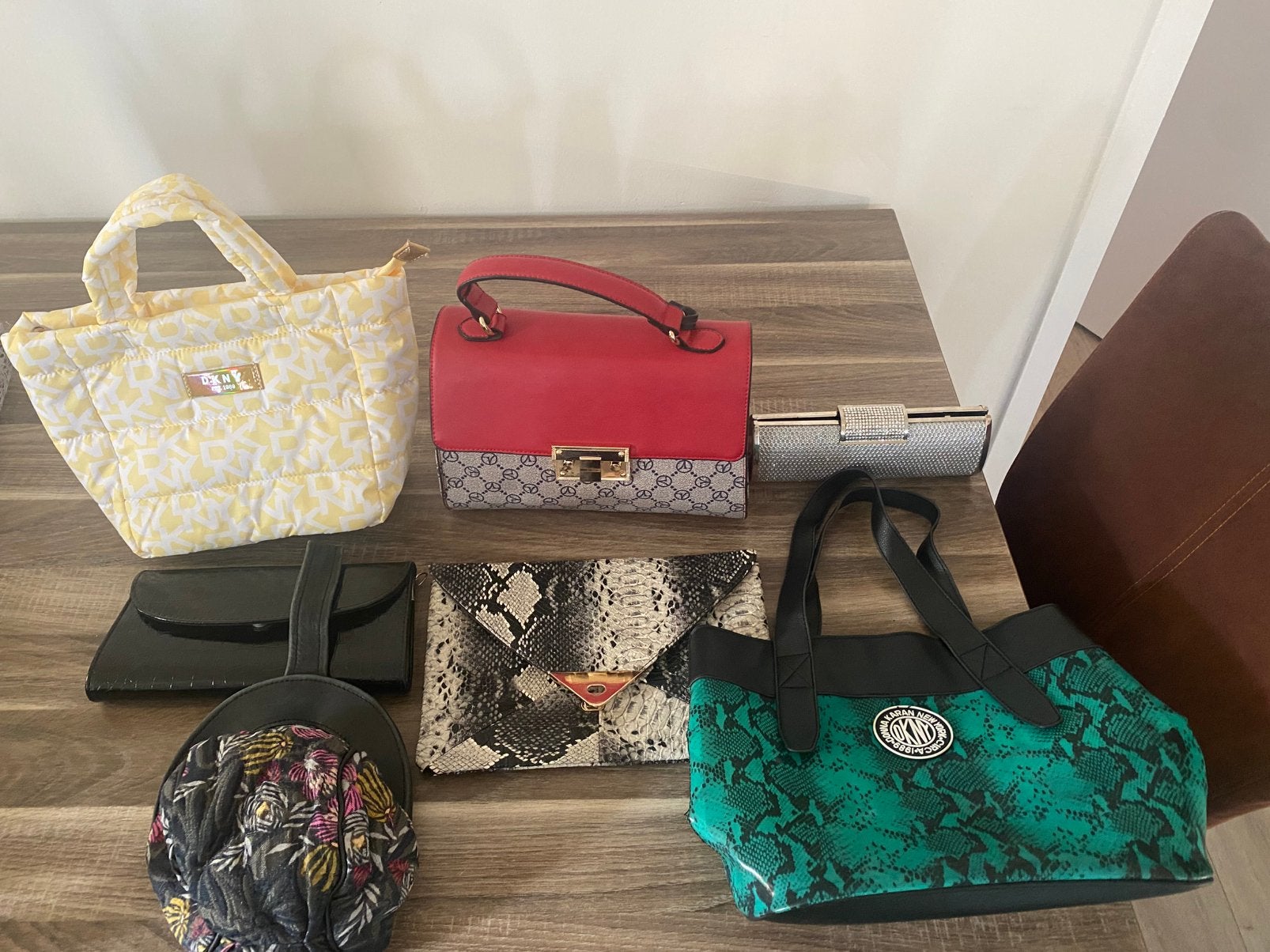 7 damestassen – DKNY, Donna Karan, Miss Sixty – €45, Ophalen, Zo goed als nieuw, Zwart, Schoudertasje