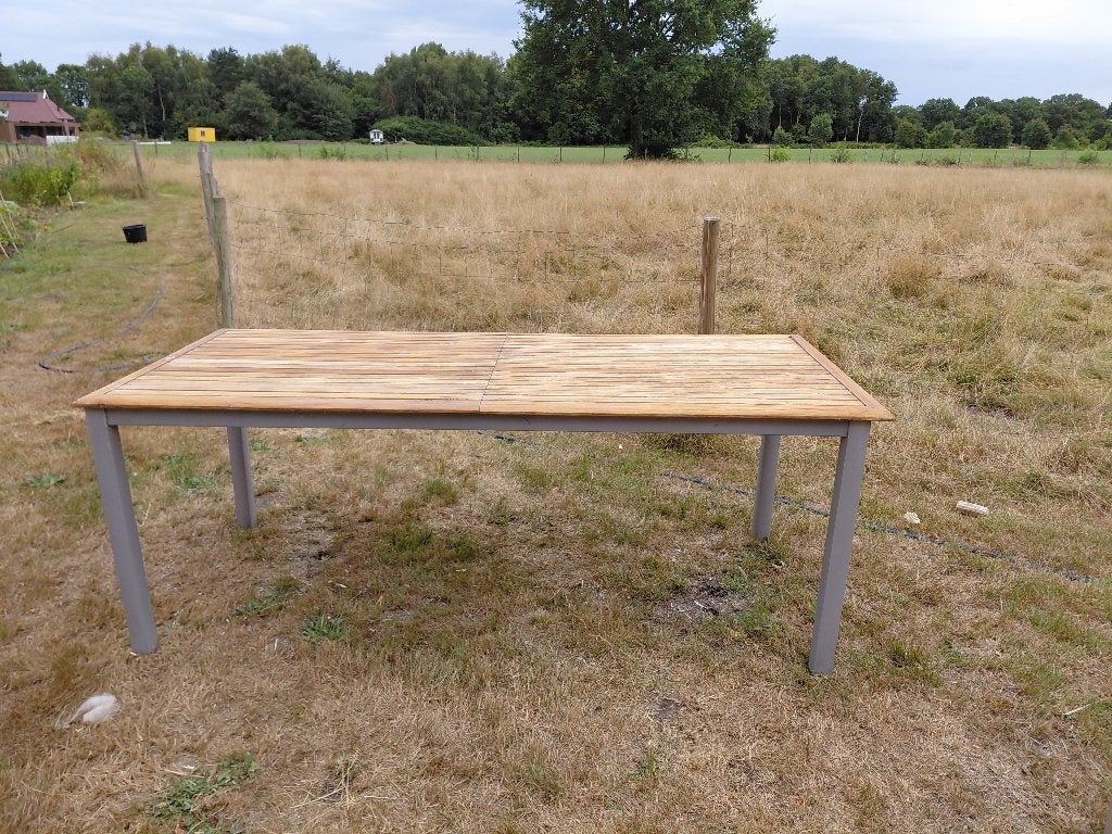 Tuintafel / eettafel met alumium onderstel met houten blad, Ophalen of Verzenden, Gebruikt, Rechthoekig, Hout