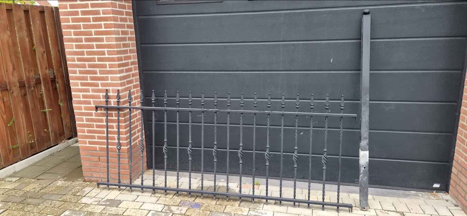 sierhekwerk met spijlen en palen, Ophalen, Gebruikt, IJzer, Sierhekwerk