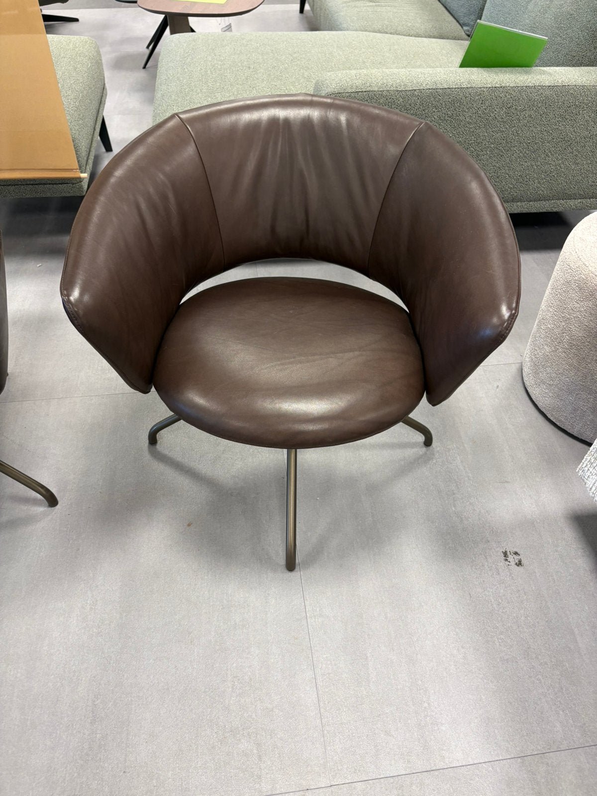 Label draaifauteuil Lola, Ophalen, Zo goed als nieuw, 75 tot 100 cm, 50 tot 75 cm