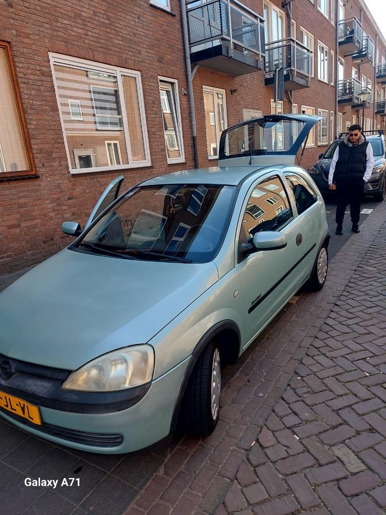Opel Corsa 1.2 16V 3D 2002 Groen met Airoconditioning, Auto's, Voorwielaandrijving, 450 kg, 74 pk, 31 €/maand