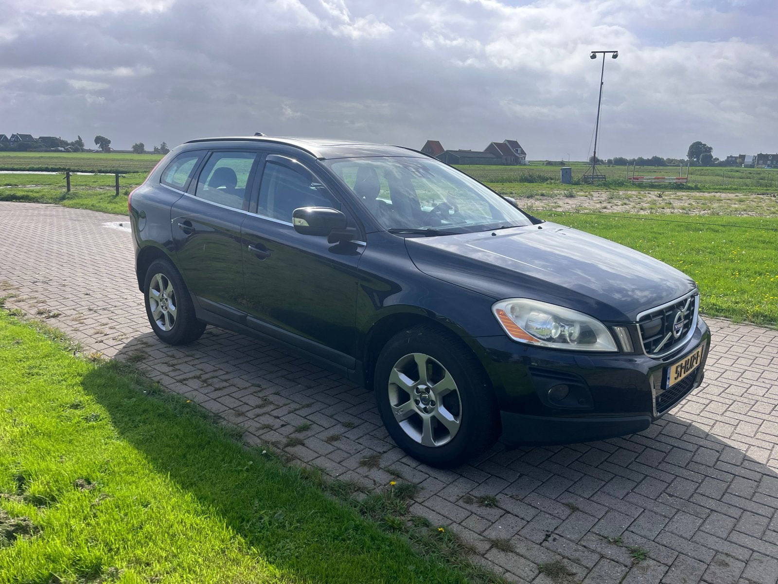 Volvo XC60 2.4 D5 AWD Geartronic 2009 Zwart, Auto's, Automaat, 1716 kg, 197 €/maand, 2000 kg
