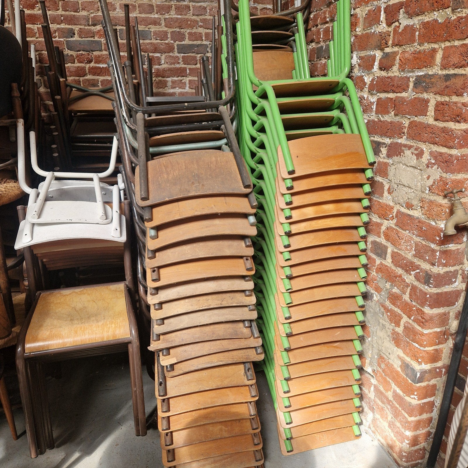 150+ Franse Schoolstoelen – Grote Partij – €20 per stuk, Gebruikt, Ophalen of Verzenden, Vijf, Zes of meer stoelen, Hout