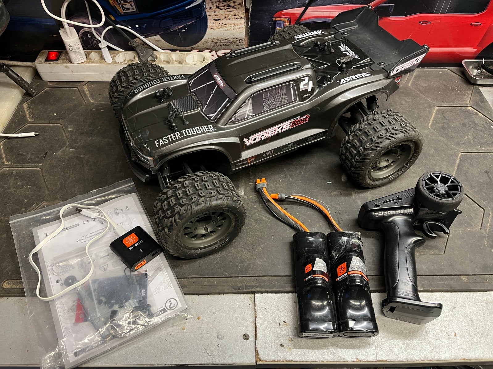ARRMA 1/10 VORTEKS BOOST 2WD RTR BRUSHED STADIUM TRUCK, Hobby en Vrije tijd, Modelbouw | Radiografisch | Auto's, Elektro, Auto offroad