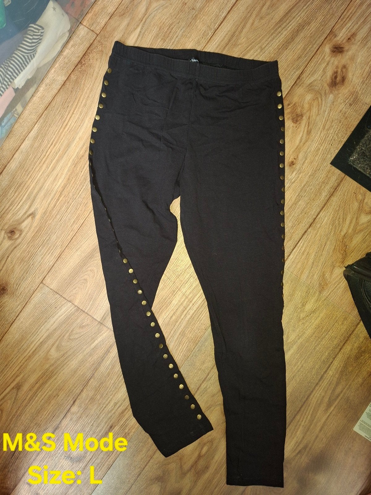 M&S Mode Zwarte Legging met Gouden Knopen - Maat L, Zwart, Maat 42/44 (L), Ophalen of Verzenden, M&S Mode