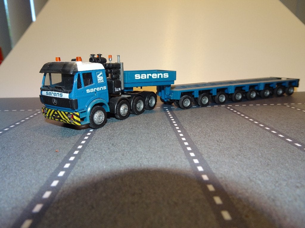 810 herpa mercedes sk sarens belgie goldhofer oplegger 1:87, Ophalen of Verzenden, Zo goed als nieuw, Bus of Vrachtwagen, Herpa