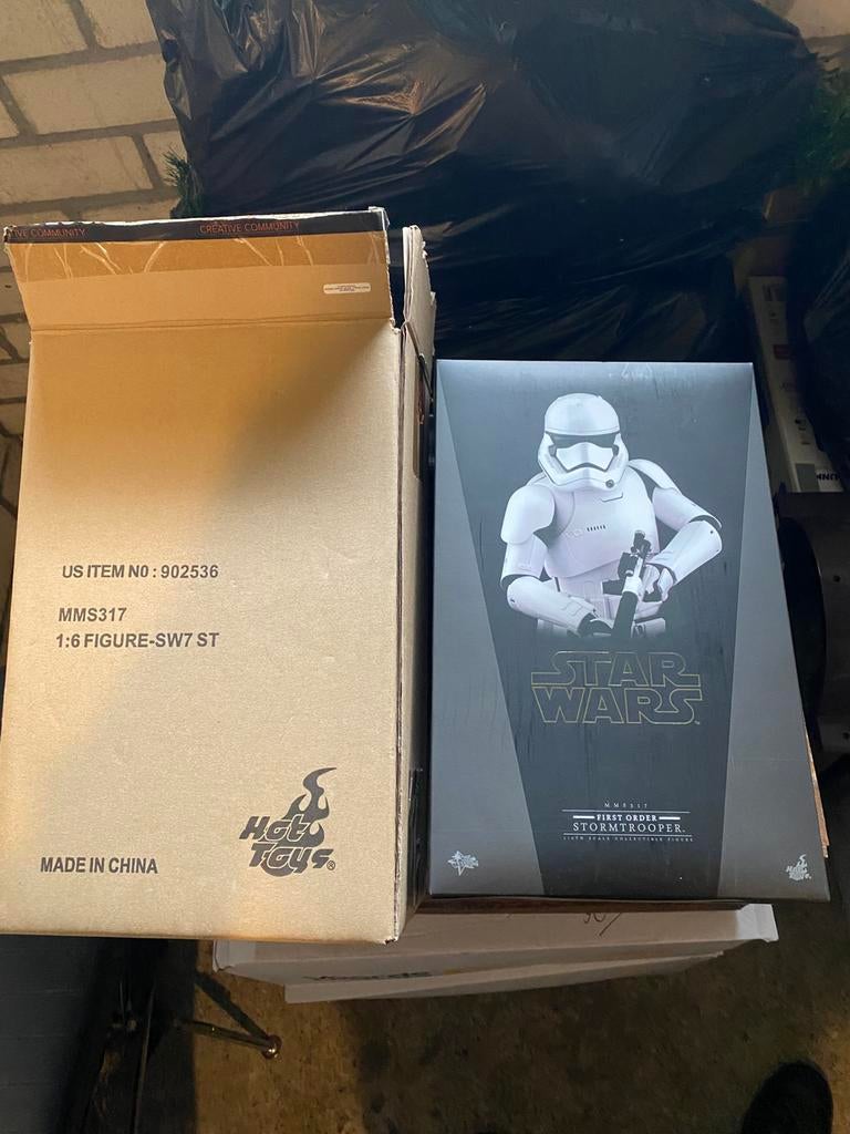 Star Wars First Order Stormtrooper figuur 1:6 Hot Toys, Verzamelen, Star Wars, Ophalen of Verzenden, Zo goed als nieuw, Actiefiguurtje