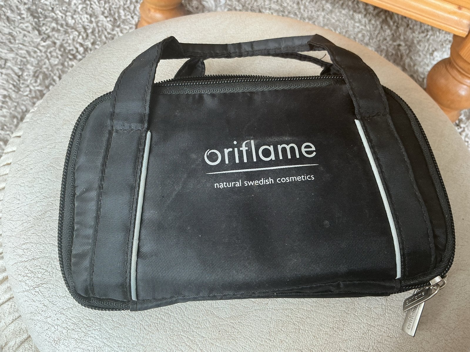 Oriflame make-up tasje met parfum testers, Ophalen of Verzenden, Gebruikt, Zwart, Dame