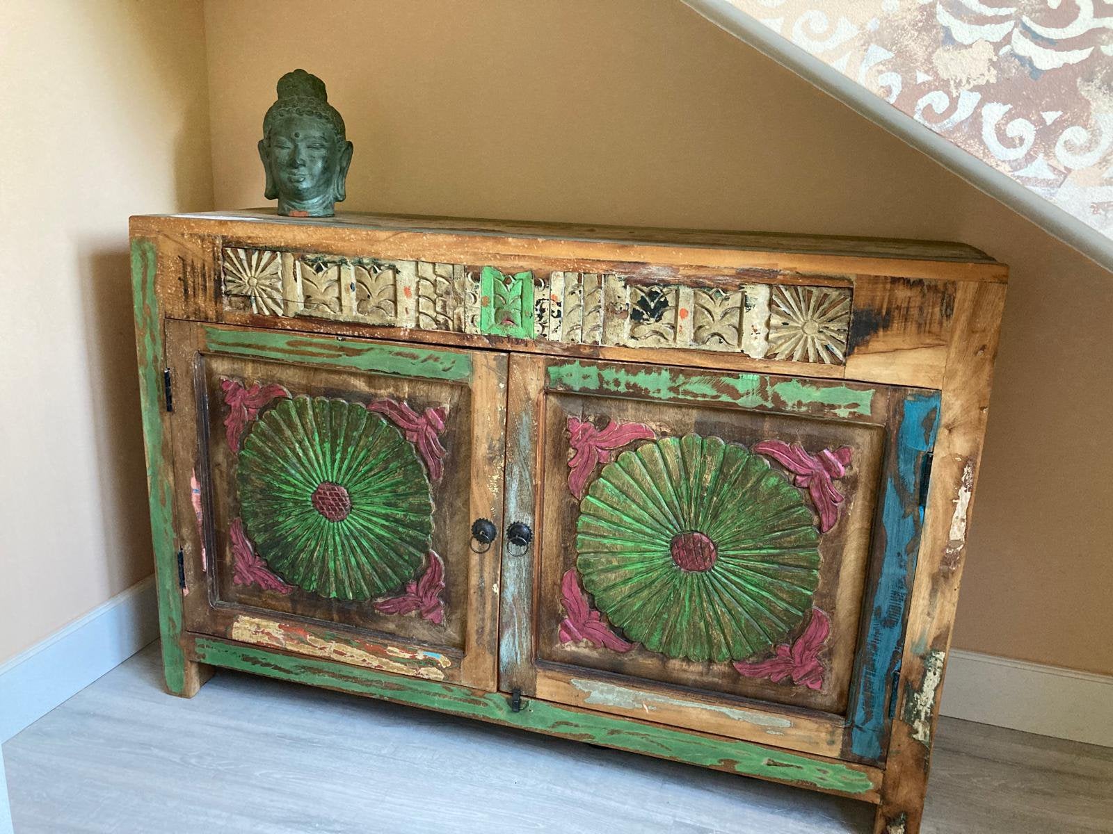 Uniek dressoir van gerecycled hout met houtsnijwerk, Huis en Inrichting, Kasten | Dressoirs, Ophalen, Gebruikt, 100 tot 150 cm