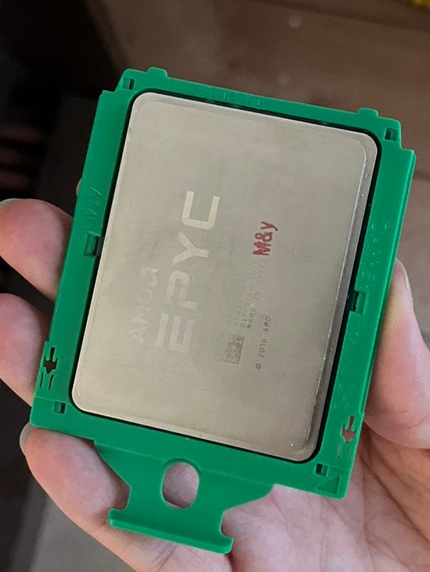 AMD Epyc 7551 - 64 threads / 32 cores CPU, Computers en Software, 32-core, Socket SP3, AMD Epyc, 2 tot 3 Ghz