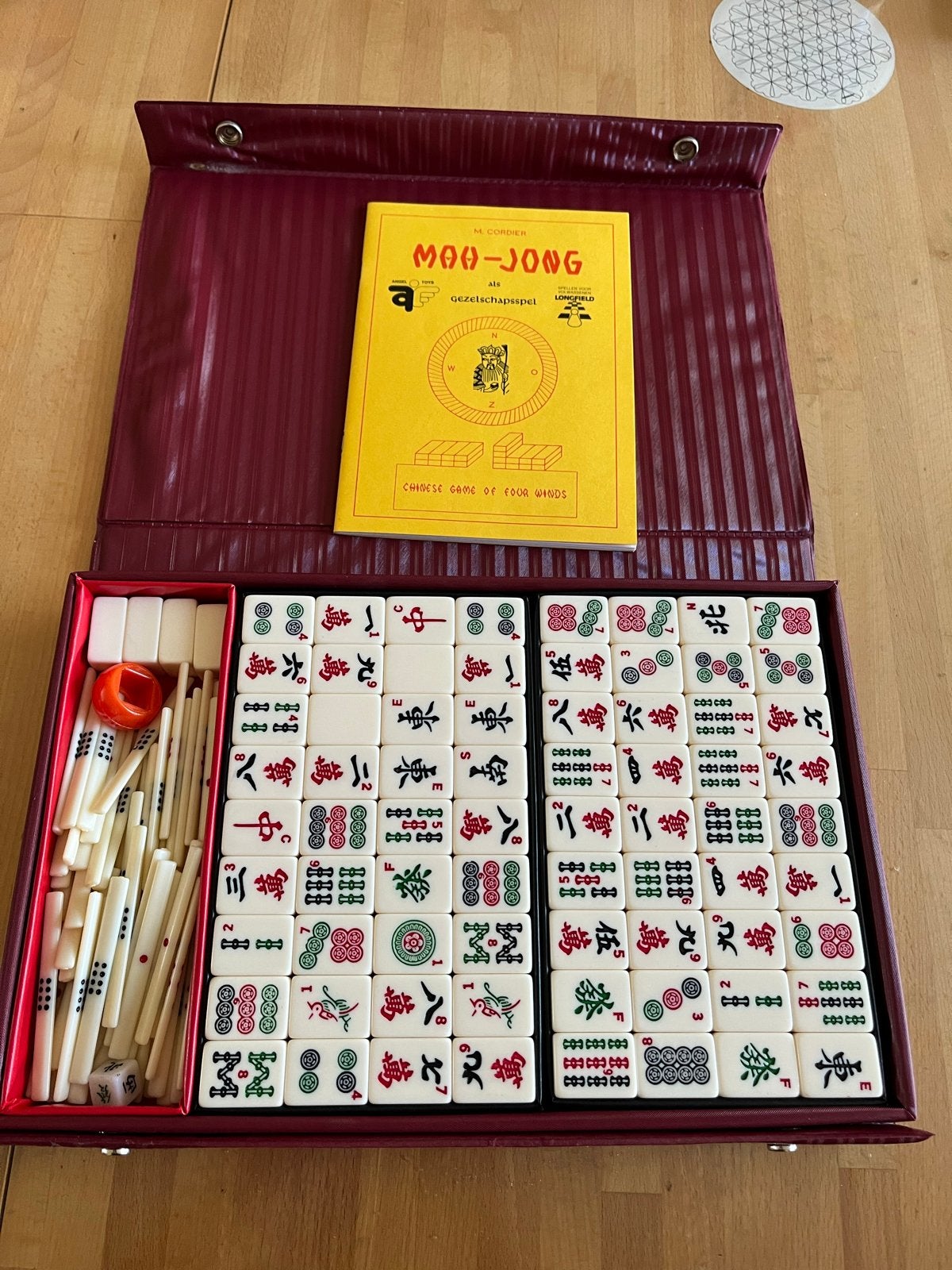 Mooi Mah-Jong spel in koffer - Compleet met handleiding, Een of twee spelers, Ophalen of Verzenden, Gebruikt